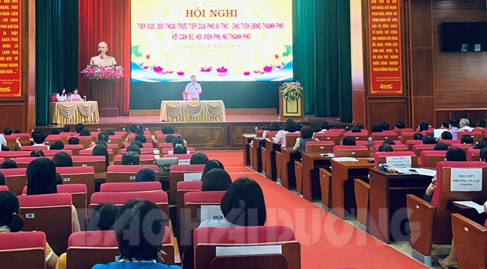 Chủ tịch TP Chí Linh tiếp xúc, đối thoại trực tiếp với cán bộ, hội viên phụ nữ